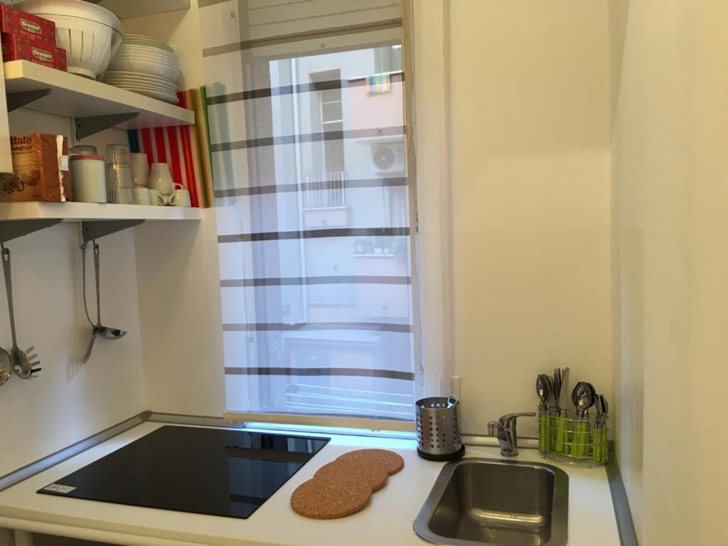 Milan Nice Flat In Red Metro Ngoại thất bức ảnh